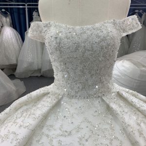 B210# Princess cut wedding dress with open back and sweetheart neckline