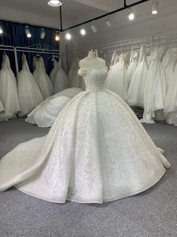 B210# Princess cut wedding dress with open back and sweetheart neckline - Image 4