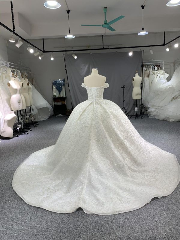 B210# Princess cut wedding dress with open back and sweetheart neckline - Image 5