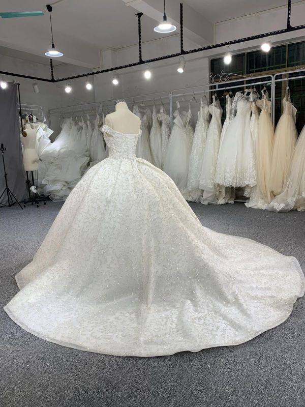B210# Princess cut wedding dress with open back and sweetheart neckline - Image 6