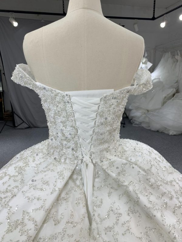 B210# Princess cut wedding dress with open back and sweetheart neckline - Image 3
