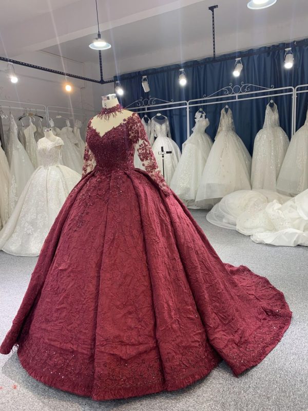B208 #Large Trailing Tail Of Maroon Lace Embroidery Long Sleeve Wedding Grown Dresss - Image 4