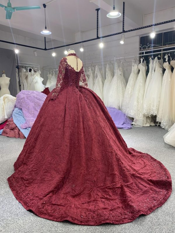 B208 #Large Trailing Tail Of Maroon Lace Embroidery Long Sleeve Wedding Grown Dresss - Image 3