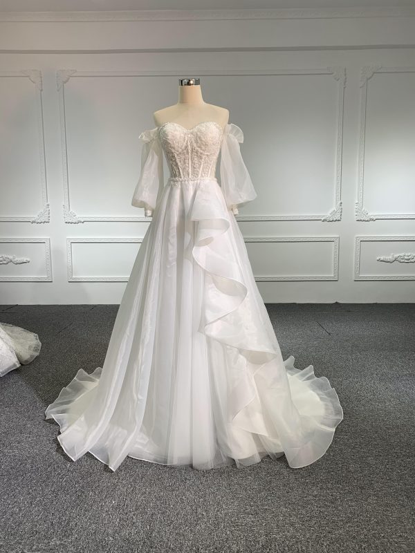 Z006-Organza Sweetheart Neckline Wedding Dress With Long Tail & Removable Sleeve