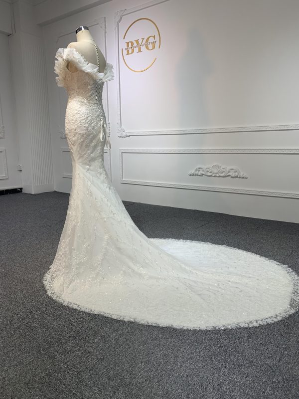 Z005-Off White Sweetheart Neckline Wedding dress With Removable Frill - Image 7