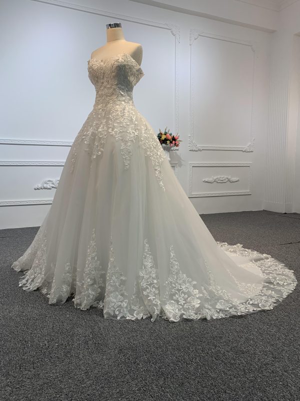 29686-The Embroidery Lace Wedding Dress With Tail - Image 3