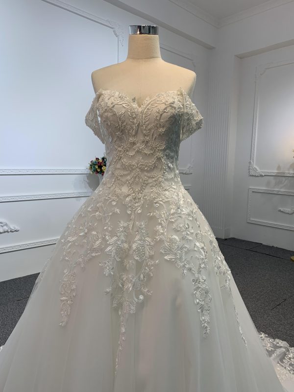 29686-The Embroidery Lace Wedding Dress With Tail - Image 2
