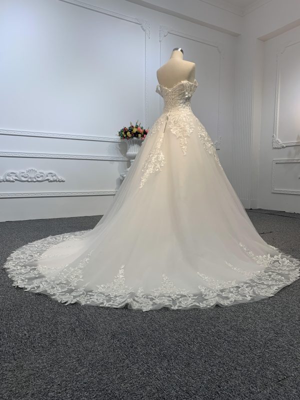 29686-The Embroidery Lace Wedding Dress With Tail - Image 5