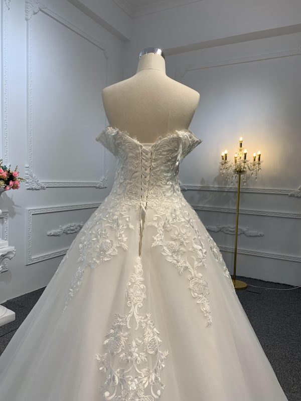 29686-The Embroidery Lace Wedding Dress With Tail - Image 6