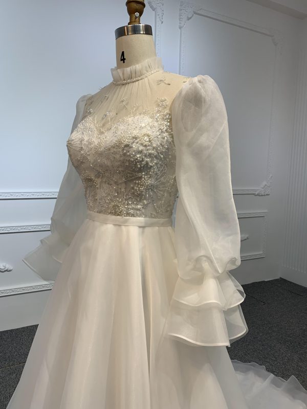 Z022-Long Sleeve Organza Sweetheart Neckline With Long Train - Image 2
