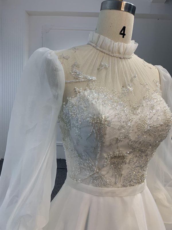 Z022-Long Sleeve Organza Sweetheart Neckline With Long Train - Image 3