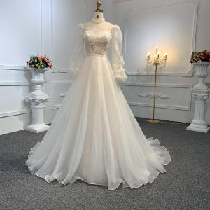 Z022-Long Sleeve Organza Sweetheart Neckline With Long Train