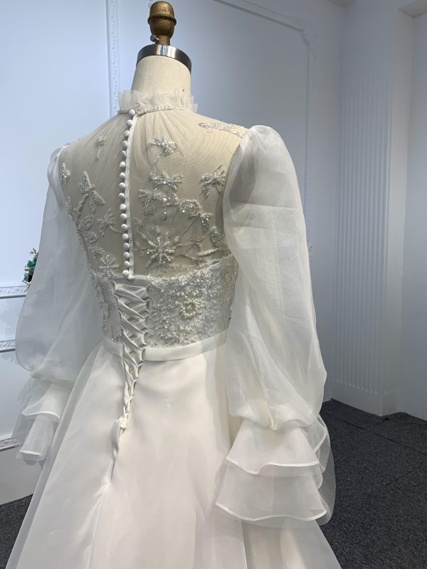 Z022-Long Sleeve Organza Sweetheart Neckline With Long Train - Image 5