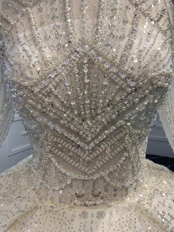 Z033- Super luxury ball gown with Long tail and sleeves - Image 3