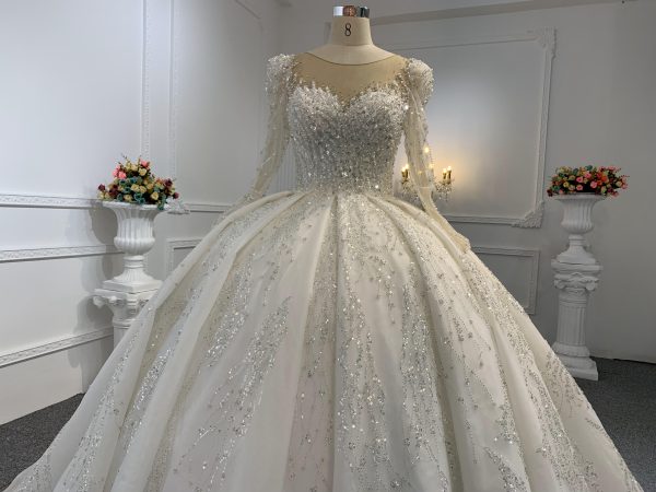B233- BYG Sweet heart neckline beading lace wedding ball gown with puff sleeves - Image 3