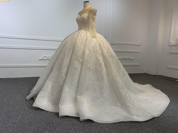 B233- BYG Sweet heart neckline beading lace wedding ball gown with puff sleeves - Image 4