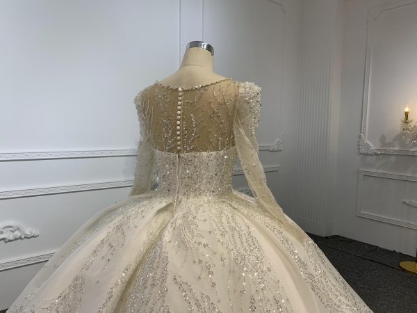 B233- BYG Sweet heart neckline beading lace wedding ball gown with puff sleeves - Image 5