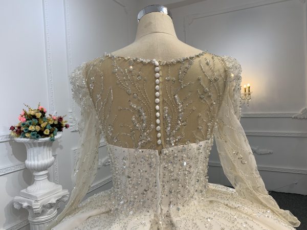 B233- BYG Sweet heart neckline beading lace wedding ball gown with puff sleeves - Image 6