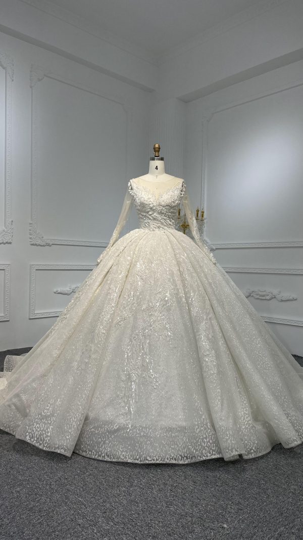 Z056- BYG 3D handmade beading details eyecaughting neckline luxury ball gown