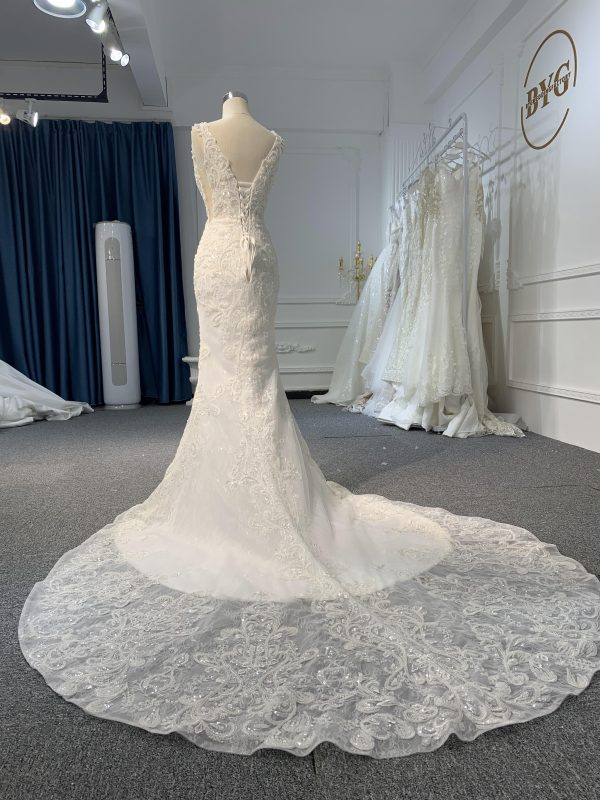 BYG-Z076 Luxurious Mermaid Wedding Dress with Trailing Vest and Lace - Image 3
