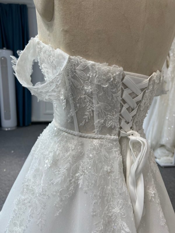BYG#Y2302 HOT SALING LACE BEADING WEDDING DRESS - Image 5