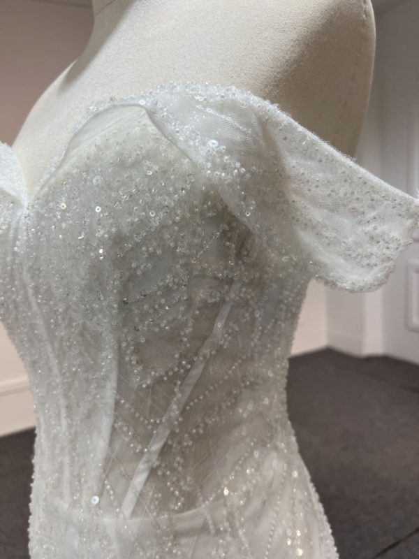 BYG#AH605 OFF THE SHOULDER LACE SWEETHEART MERMAID WEDDING DRESS - Image 4