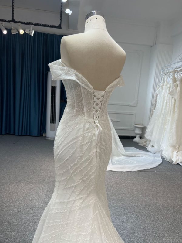 BYG#AH605 OFF THE SHOULDER LACE SWEETHEART MERMAID WEDDING DRESS - Image 6