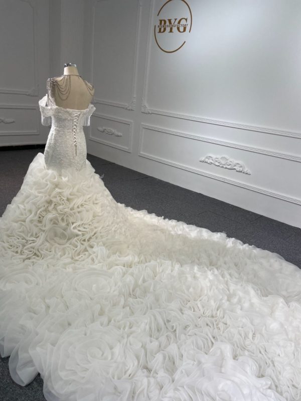 BYG004 LUXURY Mermaid wedding dress with bubble hem - Image 5