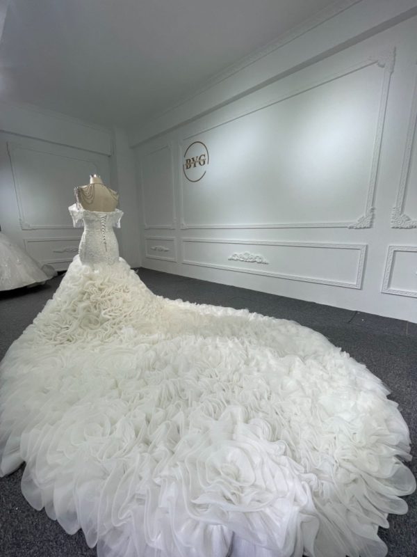 BYG004 LUXURY Mermaid wedding dress with bubble hem - Image 6