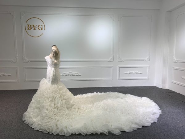 BYG004 LUXURY Mermaid wedding dress with bubble hem - Image 4
