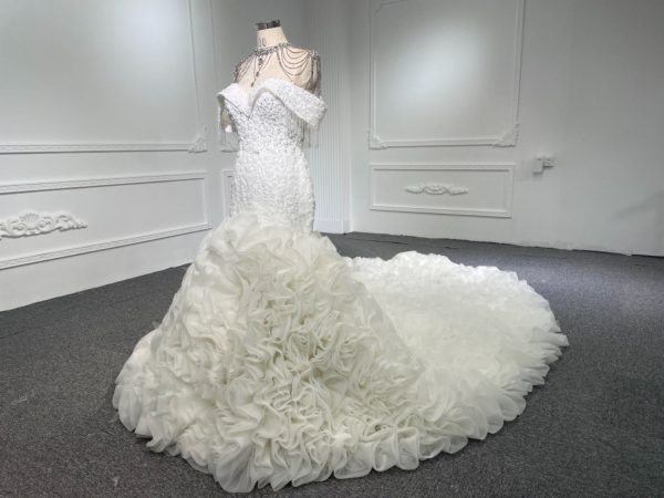BYG004 LUXURY Mermaid wedding dress with bubble hem - Image 3