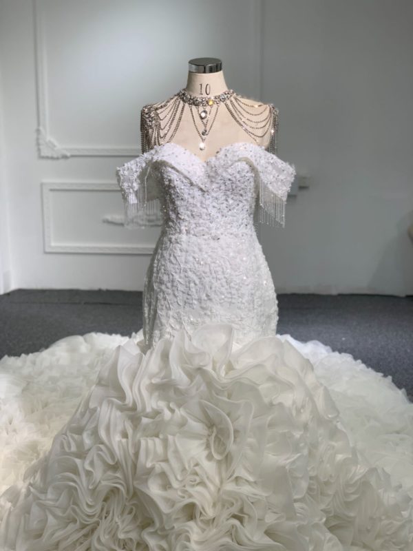 BYG004 LUXURY Mermaid wedding dress with bubble hem - Image 2