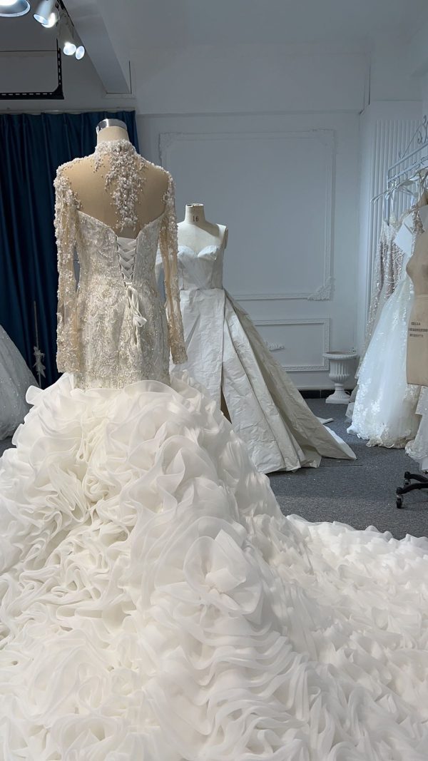 BYG006 LUXURY MERMAID WEDDING DRESS WITH BUBBLE HEM. - Image 4
