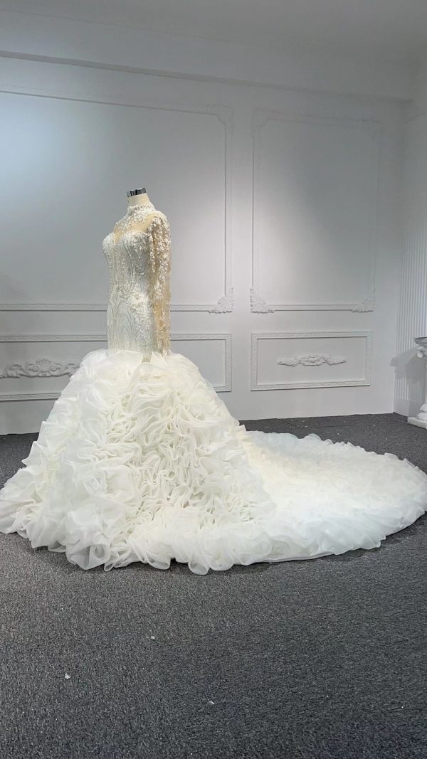 BYG006 LUXURY MERMAID WEDDING DRESS WITH BUBBLE HEM. - Image 2