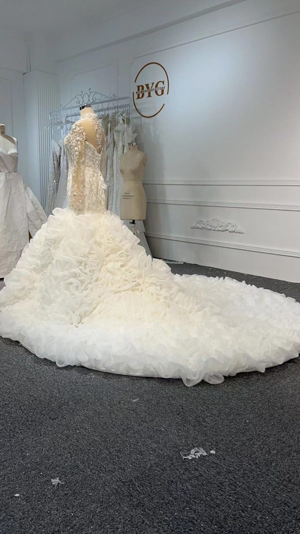 BYG006 LUXURY MERMAID WEDDING DRESS WITH BUBBLE HEM. - Image 3