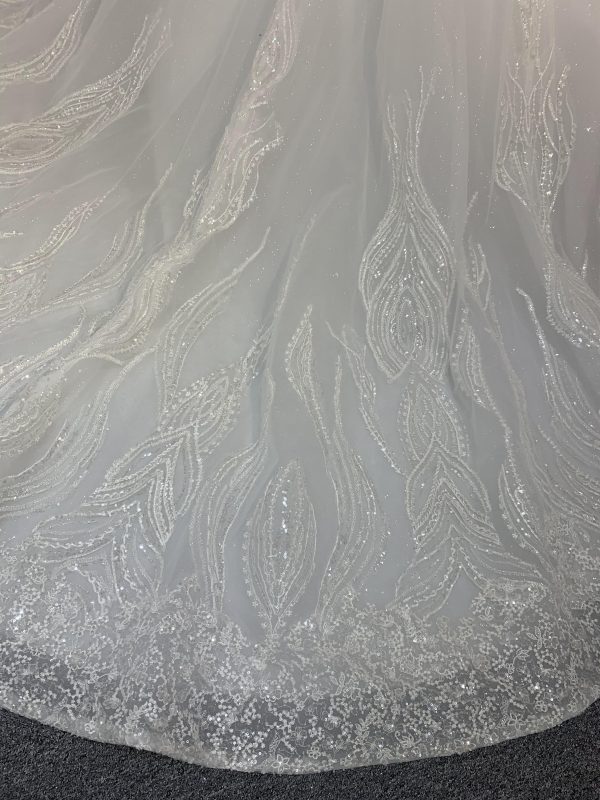 BYG-#Z307-Long-sleeved one-shoulder princess-style luxurious 3D lace embroidery main wedding dress with big trailing tail - Image 6
