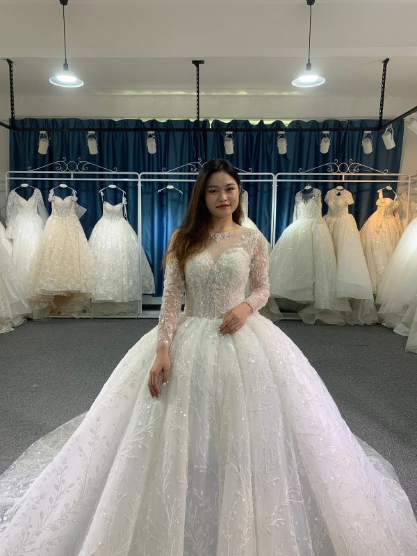 BYG high quality lace flower long sleeves wedding gown - Image 3