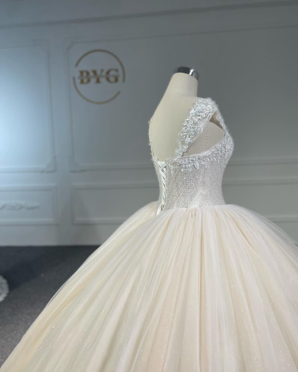 BYG #29625Shoulder strap V waist hand-beaded large canopy wedding dress - Image 3