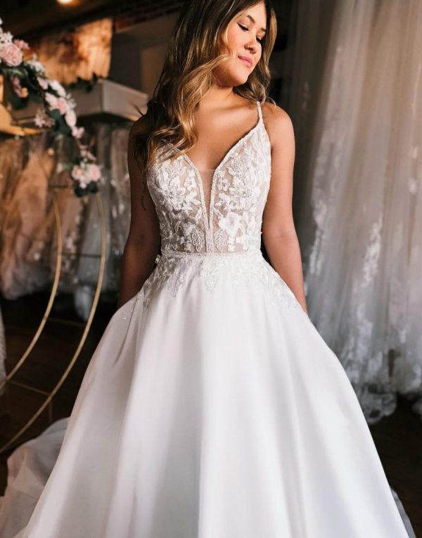 BYG-35 Deep V neckline, high-end lace appliqués, A-line wedding dress - Image 2