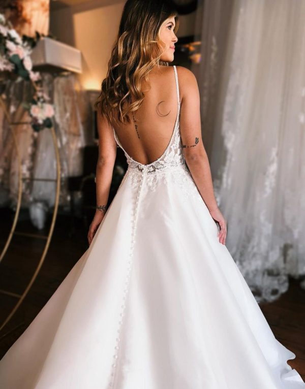 BYG-35 Deep V neckline, high-end lace appliqués, A-line wedding dress - Image 3