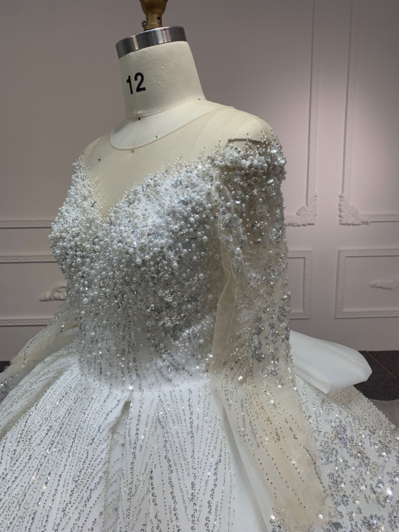 BYG23-39 Long sleeves with bow and luxurious beading Ball gown wedding dress - Image 3