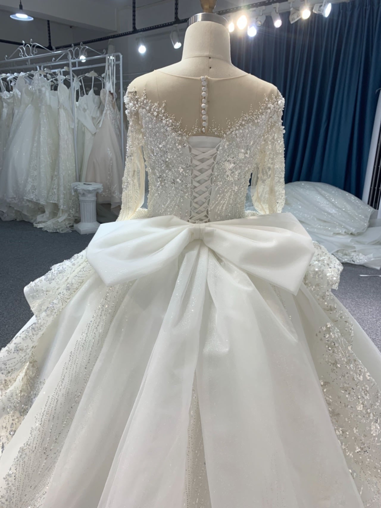 BYG23-39 Long sleeves with bow and luxurious beading Ball gown wedding dress - Image 6