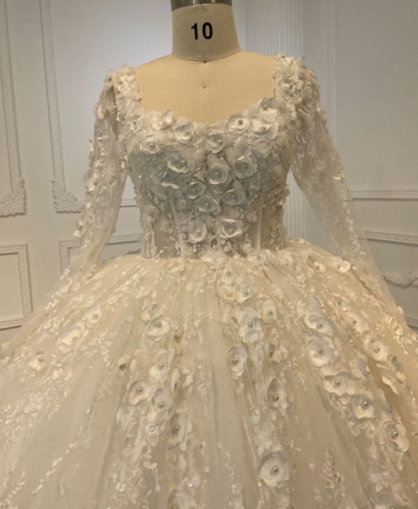BYG24-20 LONG SLEEVES SQUARE NECK APPLIQUE WEDDING DRESS WITH VEIL - Image 2