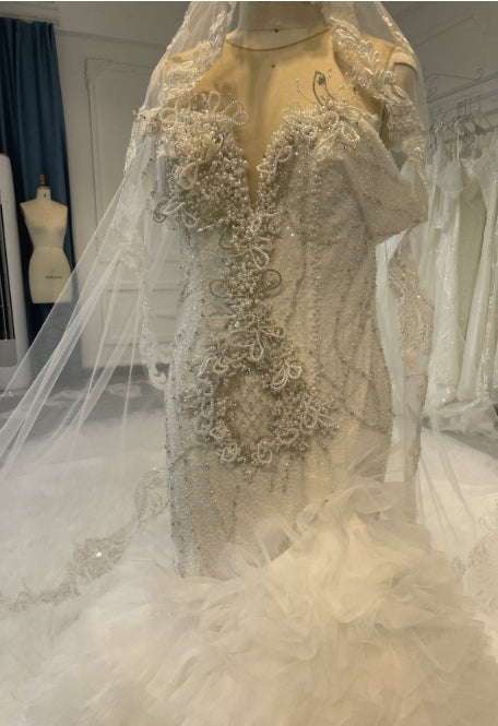 BYG24-6 LUXURY MERMAID WEDDING DRESS WITH BUBBLE HEM WITH 1.5 METERS - Image 4