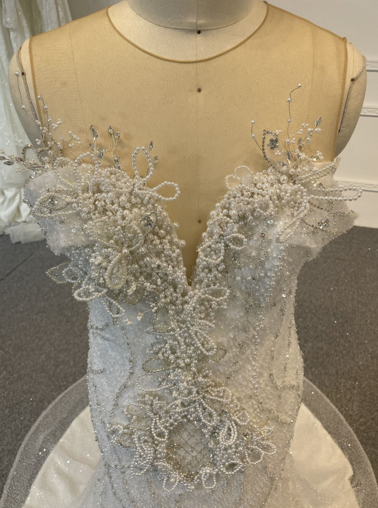 BYG24-6 LUXURY MERMAID WEDDING DRESS WITH BUBBLE HEM WITH 1.5 METERS - Image 3