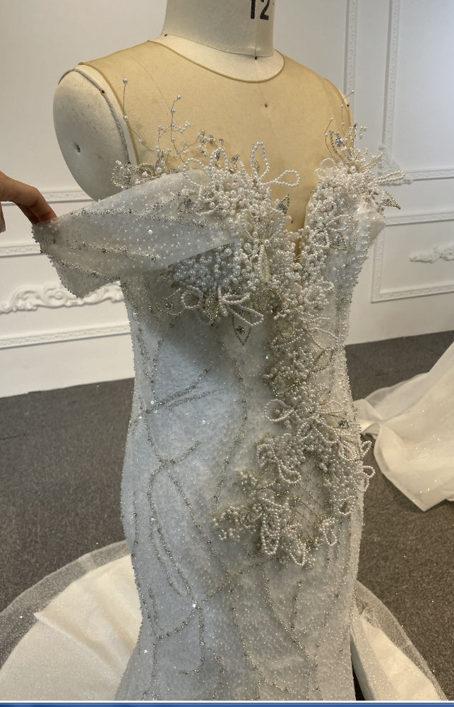 BYG24-6 LUXURY MERMAID WEDDING DRESS WITH BUBBLE HEM WITH 1.5 METERS - Image 2