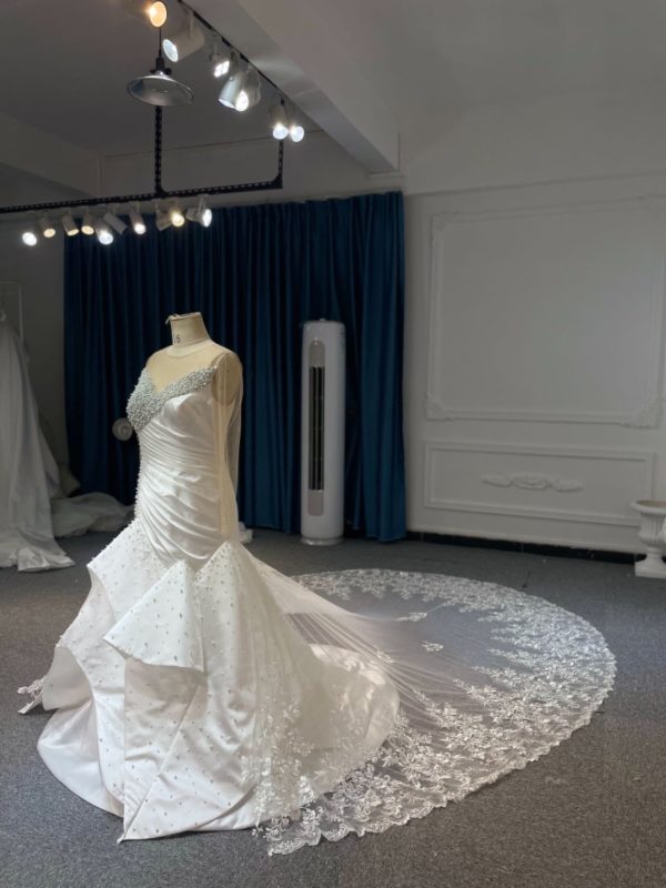 BYGM230706A Long Sleeve Luxurious Pearl Wedding Dress Mermaid Dress - Image 3