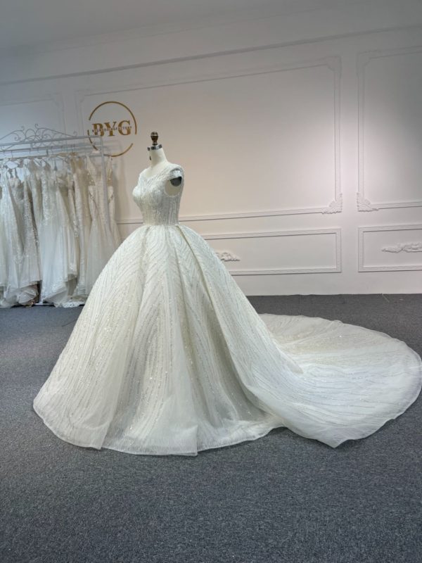 BYG#Z318 Short sleeves, round neck, luxurious beading Ball gown wedding dress - Image 2