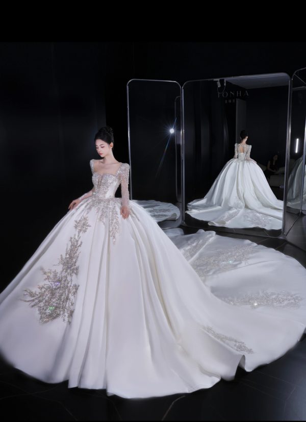 Lace Wedding Dress - Image 6