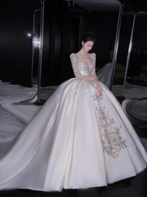 Lace Wedding Dress - Image 5